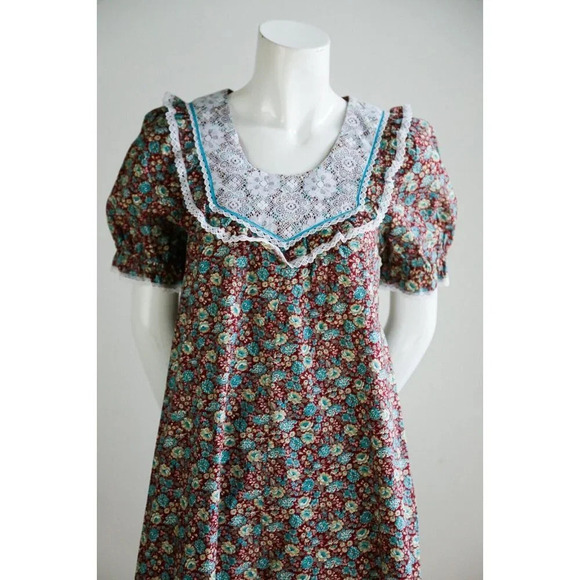Vintage Handmade Cotton Microfloral Chintz Print Lace Detail Boho Dress - Picture 2 of 8